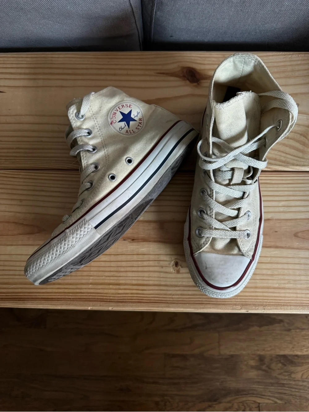 Converse Kids High-Top Sneakers in Beige with Red Trim